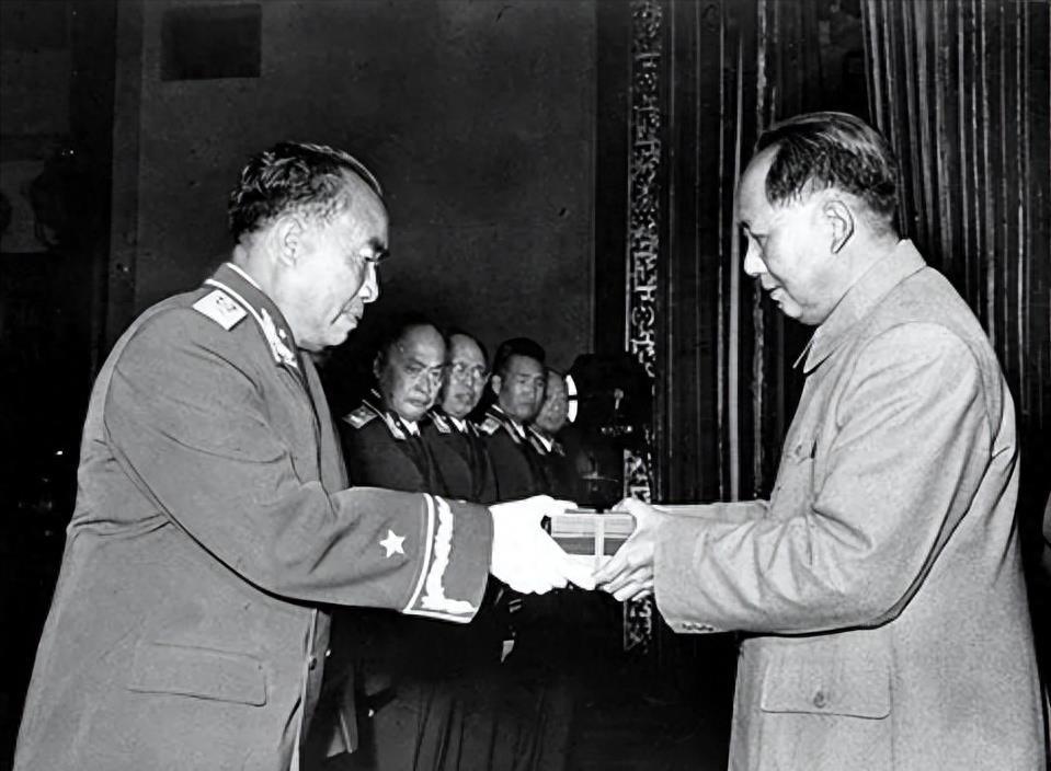 井岡山艦是什么級(jí)別的軍事力量？全面解讀中國(guó)海軍新銳艦艇，全面解讀中國(guó)海軍新銳艦艇，井岡山艦的軍事級(jí)別與實(shí)力分析