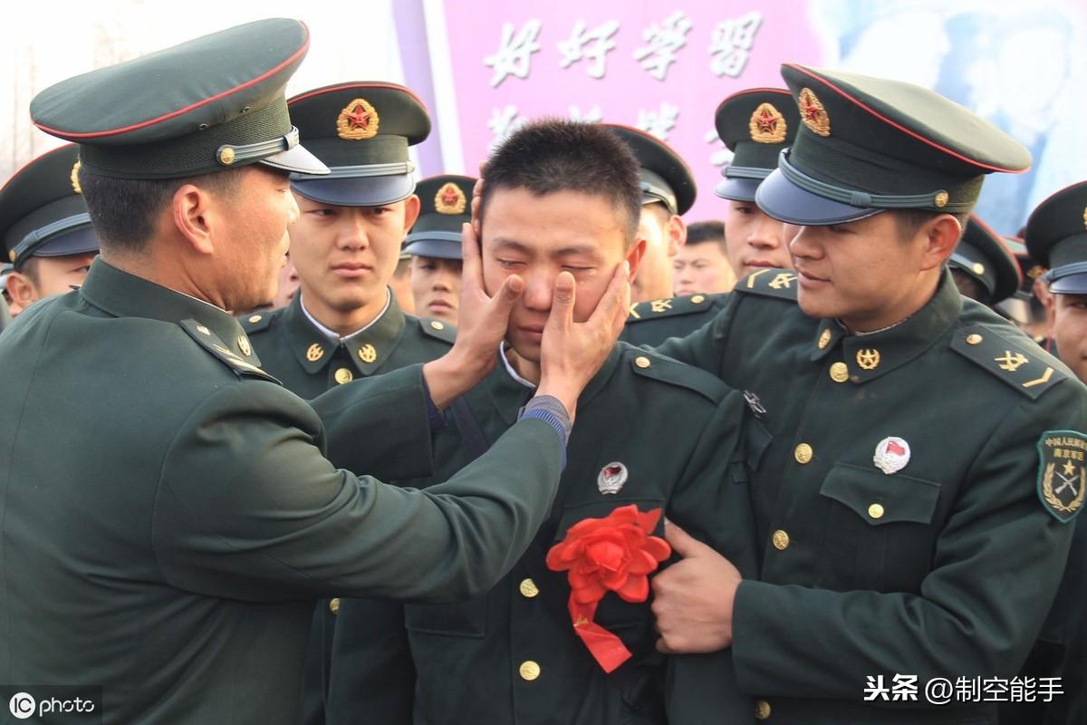 空軍義務(wù)兵在軍隊(duì)中的職責(zé)與角色，探尋空軍義務(wù)兵的主要任務(wù)，空軍義務(wù)兵職責(zé)與角色探究，主要任務(wù)解析