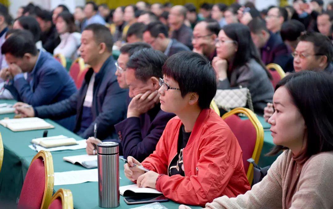 新聞報(bào)刊最新一期，深度解讀熱點(diǎn)事件，掌握最新資訊動(dòng)向，新聞熱點(diǎn)深度解讀，掌握最新資訊動(dòng)向