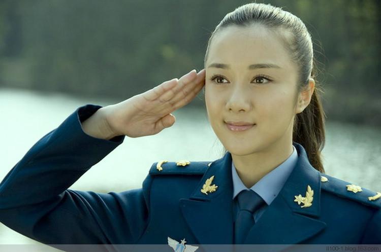 最美女兵軍禮，榮耀與責(zé)任并存，最美女兵軍禮，榮耀與責(zé)任的交響
