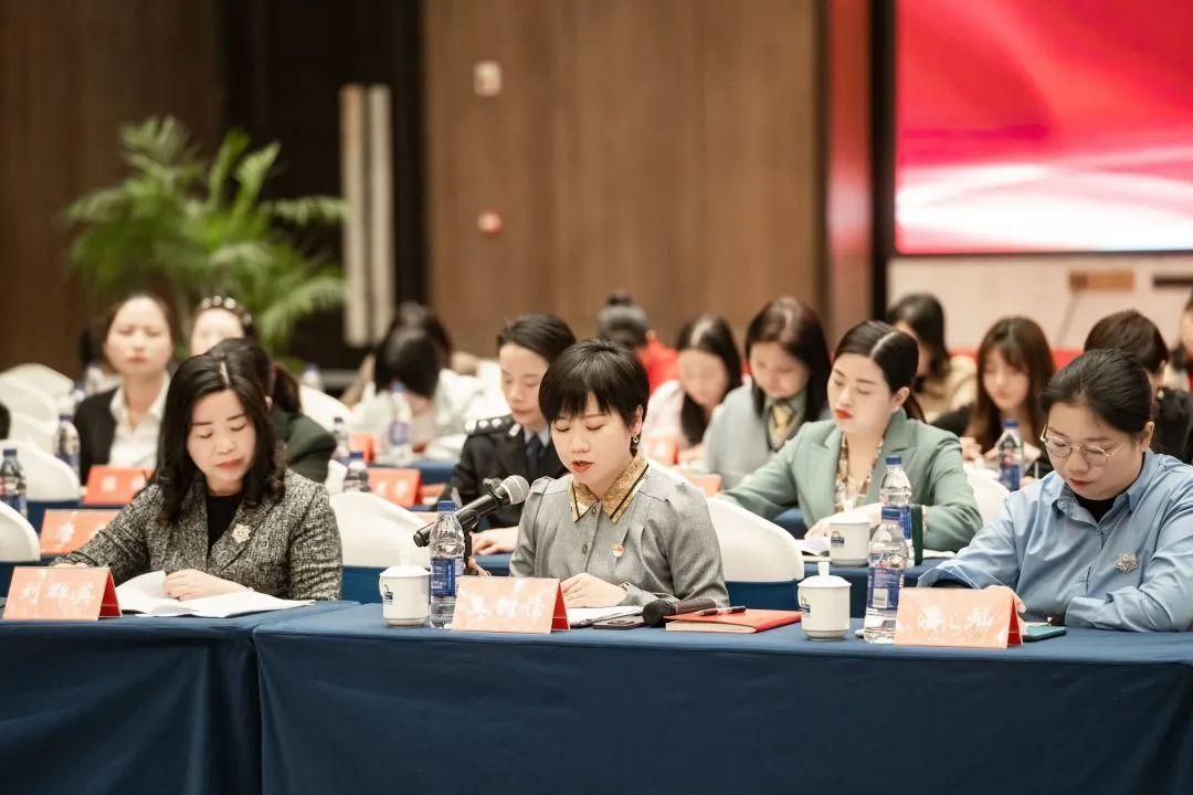 正版管家婆軟件，全面解析其優(yōu)勢與價值，正版管家婆軟件，優(yōu)勢與價值全面解析
