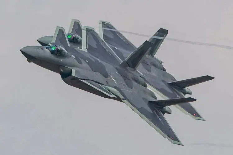 殲-20戰(zhàn)斗機簡筆畫教程與解析，殲-20戰(zhàn)斗機簡筆畫教程詳解及解析